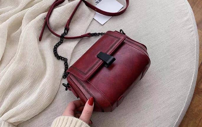 تصویر 4 از کیف چرم دخترانه دوشی با طراحی شیک و کاربردی